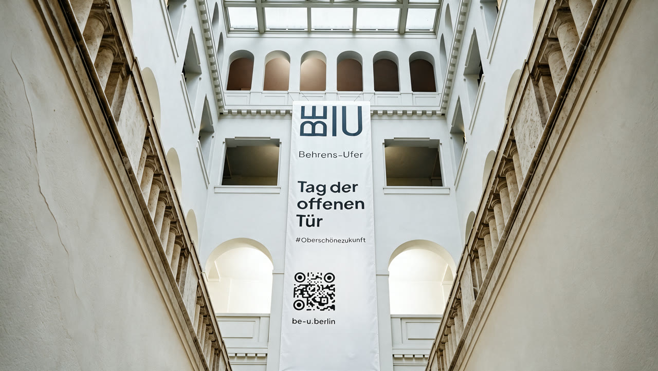 BE-U BEHRENS-UFER - Live-Action