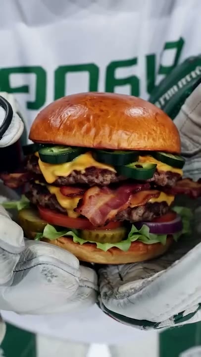 BURGERMEISTER × EISBÄREN still 4