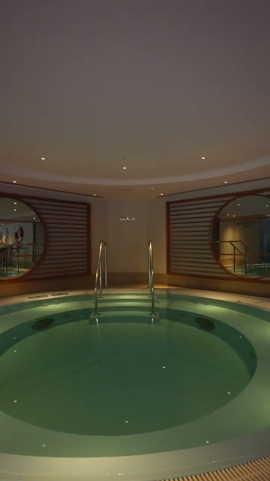 INTERCONTINENTAL BERLIN still 3